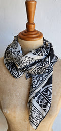 2.3 - Silketørklæde - pongè